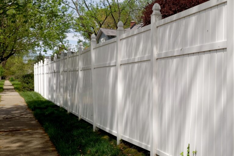 white vinyl fence2